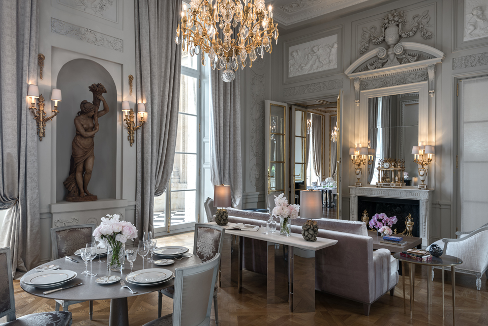 14 февраля в Париже, Hotel de Crillon